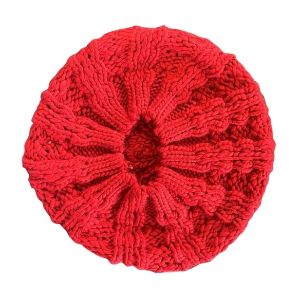 Red Knit Beret - Picture 2 of 3